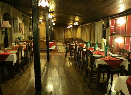 Himalayan Hotel kalimpong dining room