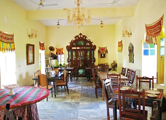 Darbargadh poshina sitting room