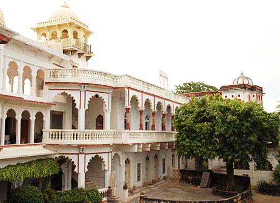 Darbargadh poshina facade