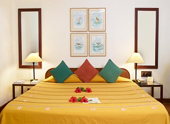  Coconut Lagoon Resort kumarakom bedroom