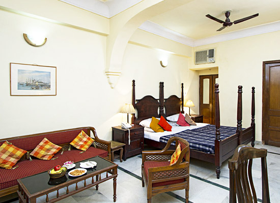 chirmi palace hotel jaipur bedroom