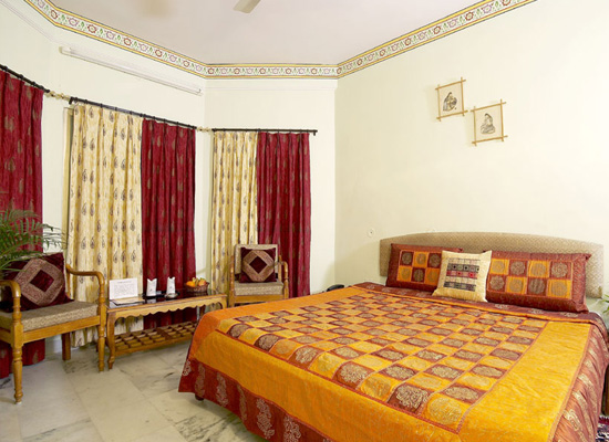 Hotel Sarang Palace jaipur bedroom